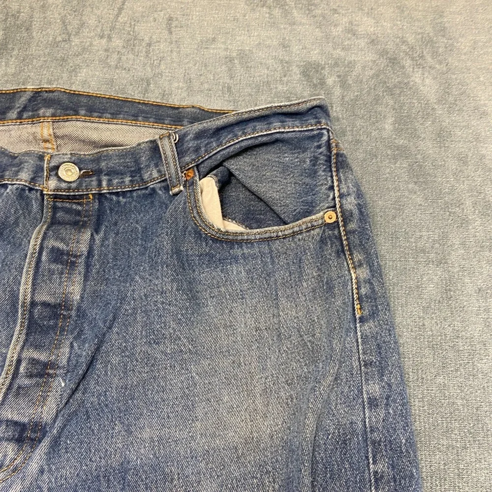 Levi's 501 Jeans Mens 44x34 Blue Denim Cotton Straight Leg Light Wash Zip Fly